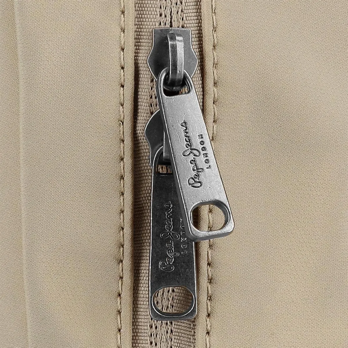 Mochila Pepe Jeans · Mochila pequeña · Coleccion Jana · Color Beige - Imagen 9