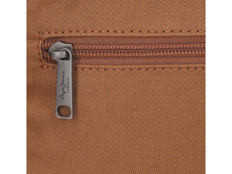 Bolso Pepe Jeans · Bandolera mediana · Doble compartimento · Coleccion Biker · Color Marrón claro - Imagen 5