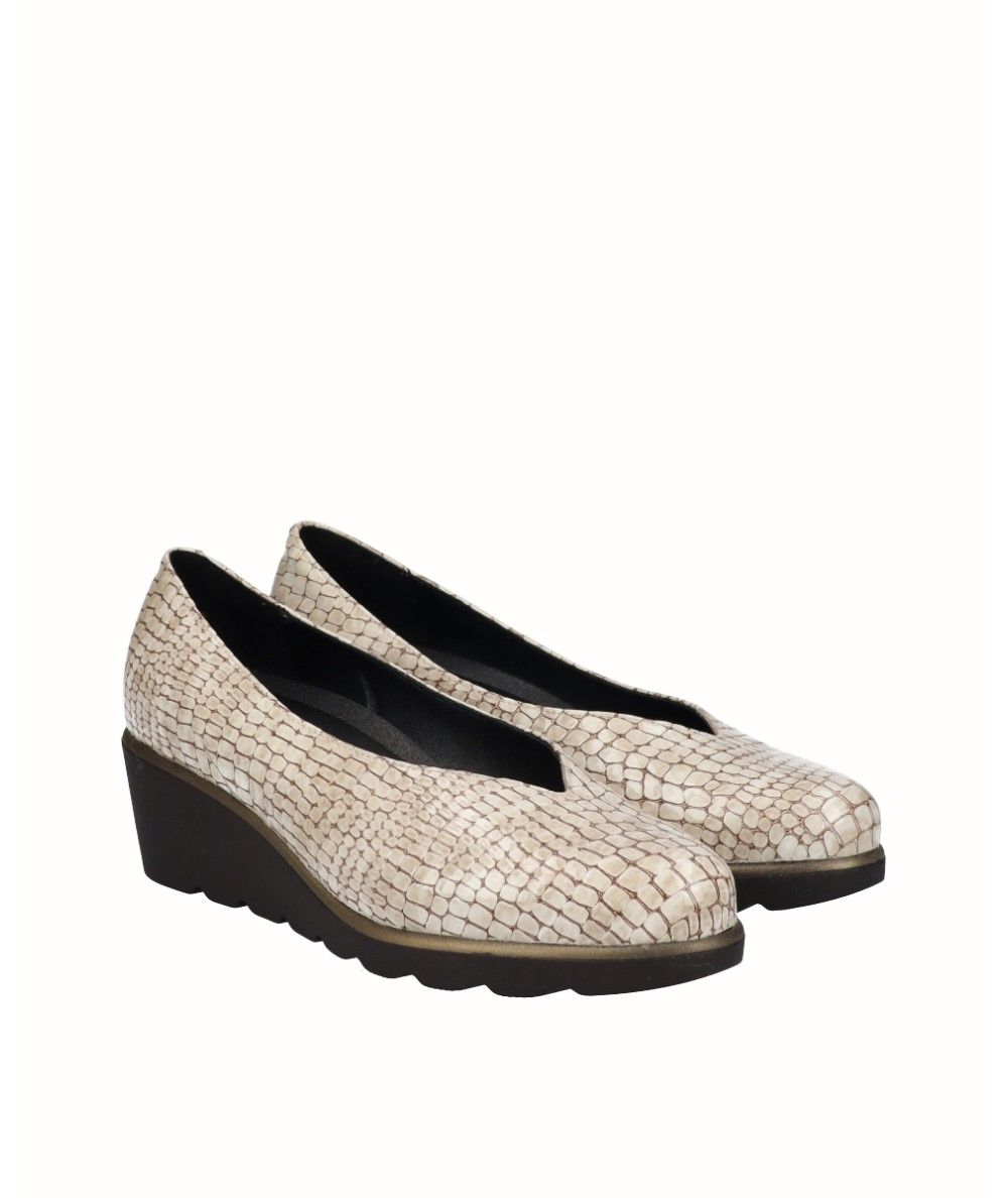 Zapatos de cuña D’Chicas en piel grabada color beig